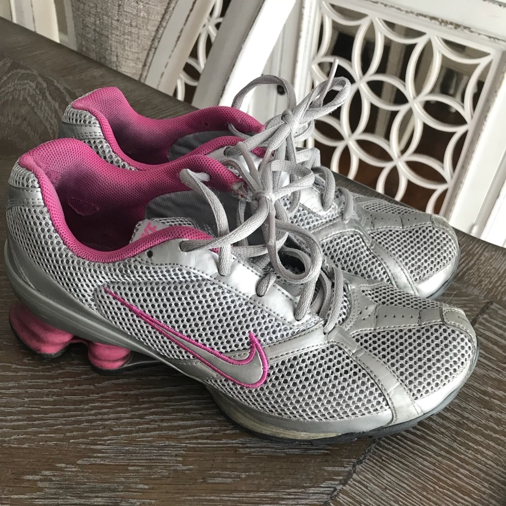 Women’s Nike Shox 7.5